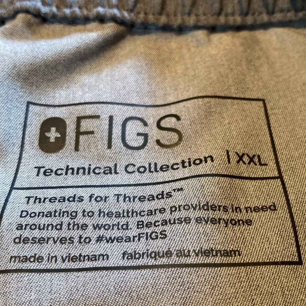 FIGS Technical Collection Cairo Scrub Pants & Chisec 3 Pocket V Top Graphite XXL